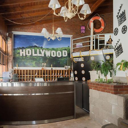 Hotel De Cine Las Golondrinas Villa Gesell Dış mekan fotoğraf
