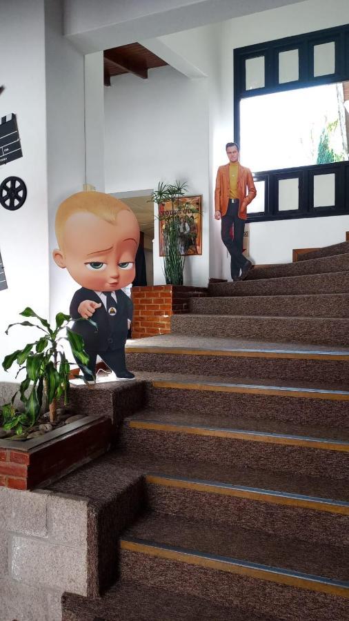 Hotel De Cine Las Golondrinas Villa Gesell Dış mekan fotoğraf