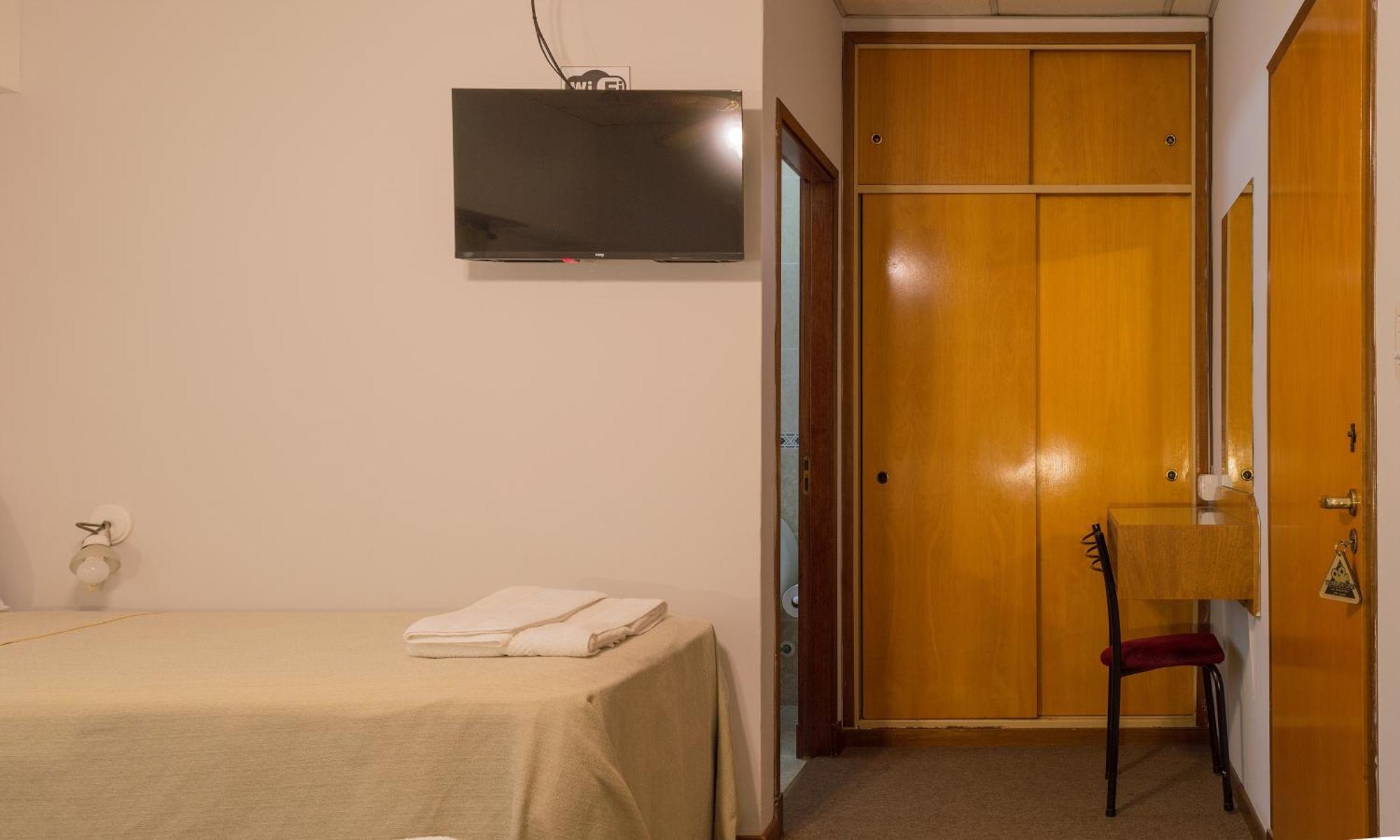 Hotel De Cine Las Golondrinas Villa Gesell Oda fotoğraf