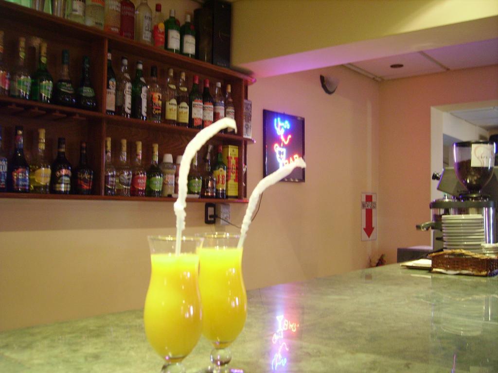 Hotel De Cine Las Golondrinas Villa Gesell Dış mekan fotoğraf