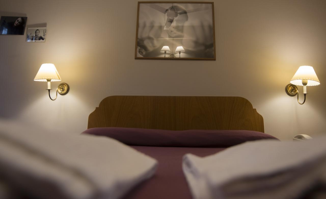 Hotel De Cine Las Golondrinas Villa Gesell Dış mekan fotoğraf